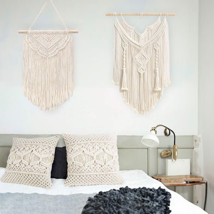 SISUSTUSSETTI SEINÄKORISTE KAKSI BOHO MACRAME + ECRU TYYNY