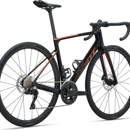 Maantiepyörä GIANT Defy Advanced 1, musta/Helios Orange (M)