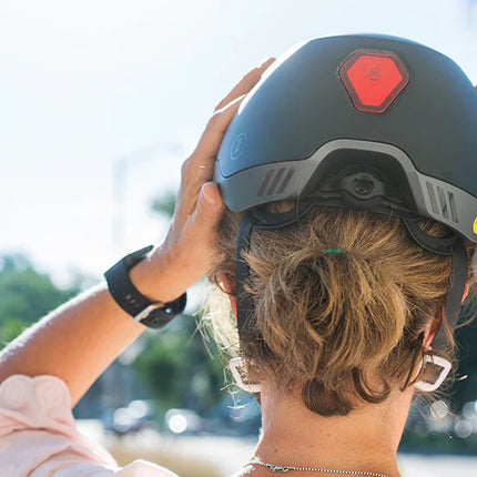 LED-valo Lazer-kypärille, ladattava