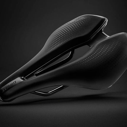 Satula GIANT Fleet SL musta