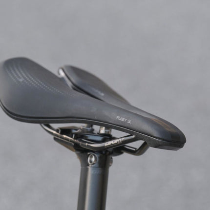 Satula GIANT Fleet SL musta