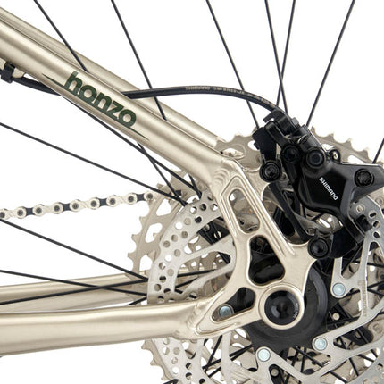 Kona Honzo 29" maastopyörä, kiiltävä metallinen tina (L)