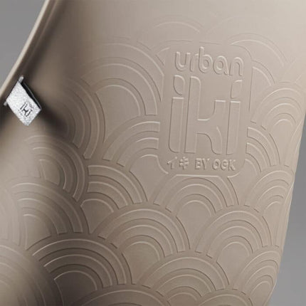 Lastenistuin edessä URBAN IKI Ta-ke, Inaho Beige/Bincho Black