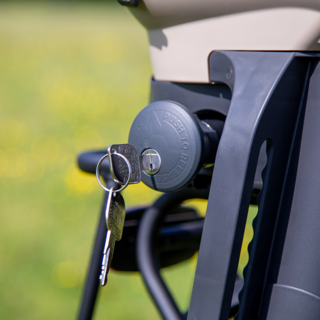 Lasten tuoli tavaratelineeseen URBAN IKI Ta-ke Easy Fix, Icho Green/Kurumi Brown