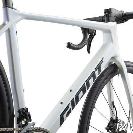 Maantiepyörä GIANT TCR Advanced 2 KOM (2025) Illusion White (S)