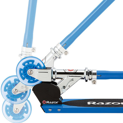 Razor S Spark kipinöitä ammuttava skootteri